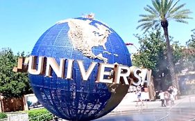 Next To Universal! 2Bedroom-2Bath-Many Indoor Plants